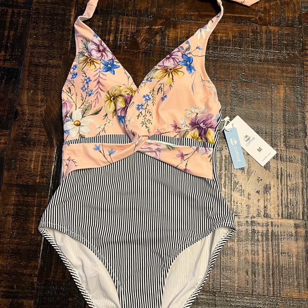 New with tags Cupshe Pink Floral and Striped Swimsuit Size Medium